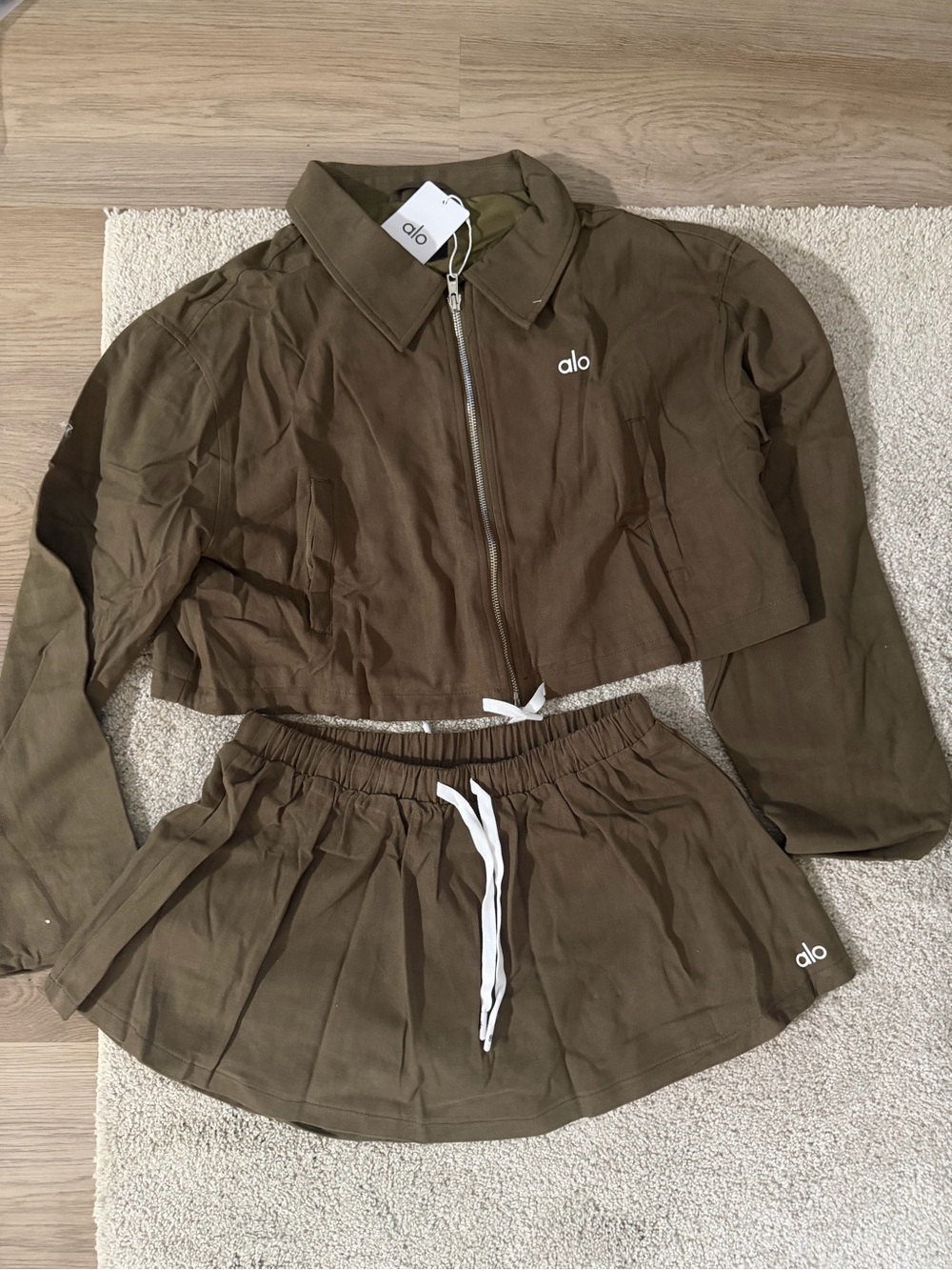 ALO Yoga Olive Green Cropped Zip Jacket & Skirt Set - Picture 3 of 5